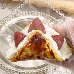いちご三角パン yuyu スクイーズおもちゃ